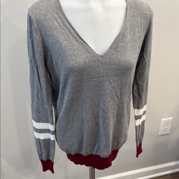 J Crew Factory Small Gray V-Neck Lightweight Sweater Red White Striped Accents - Picture 1 of 8